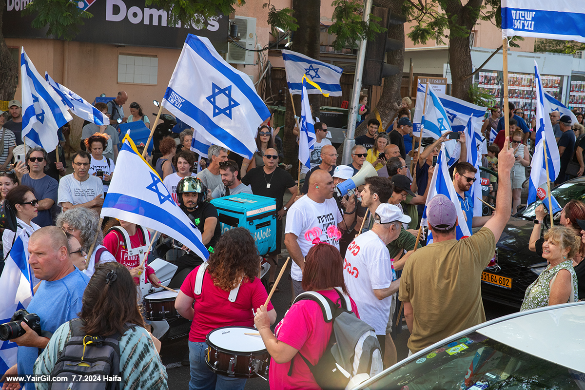 הפגנה בכיכר קריית ספר, בחיפה 